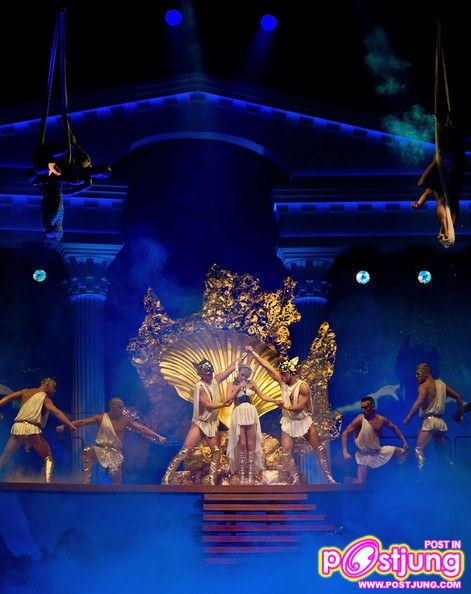 Kylie Minogue’s Aphrodite ‘Les Folies Tour’