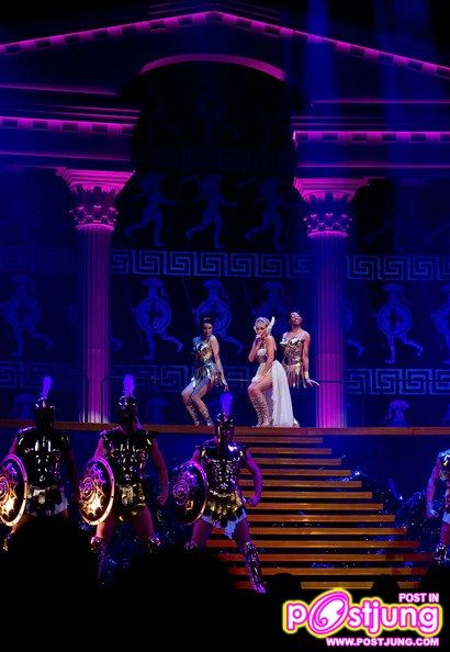 Kylie Minogue’s Aphrodite ‘Les Folies Tour’