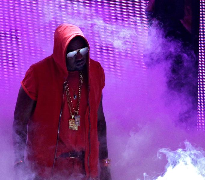 Bieber & Rihanna Cozy Up At NBA All-Star Game