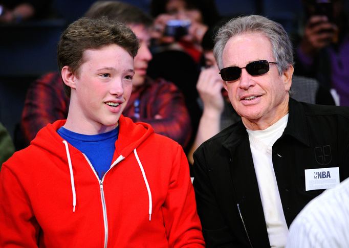 Bieber & Rihanna Cozy Up At NBA All-Star Game