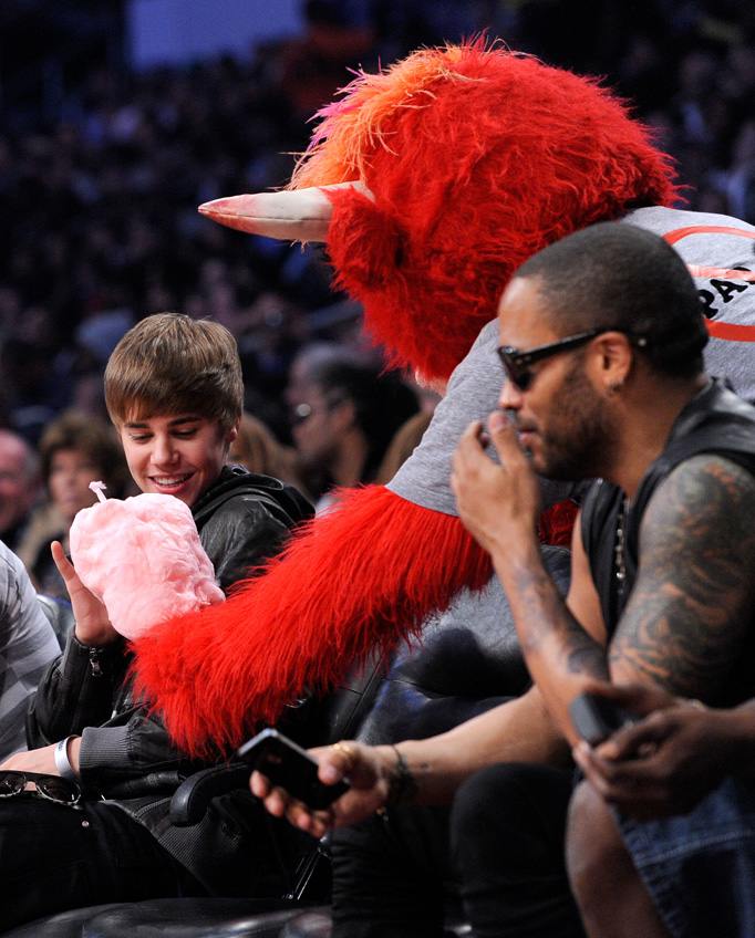Bieber & Rihanna Cozy Up At NBA All-Star Game