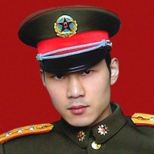 หนุ่มในเครื่องแบบหล่อ