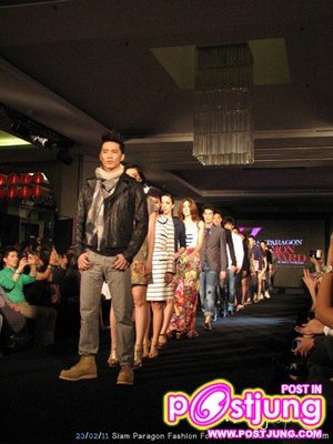 ชมพู่@Paragon Fashion Forword