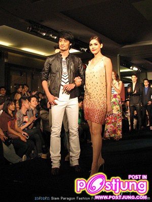 ชมพู่@Paragon Fashion Forword