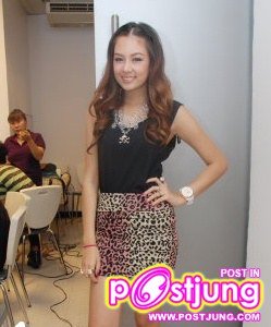 หมี่กรอบ บันไดดอกรัก (แซมมี่ ปัณฑิตา)