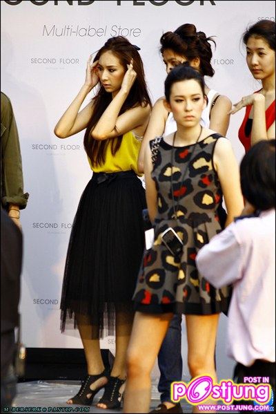 [PiC] Mint เดินแบบ @ Second Floor, Park Lane Ekamai