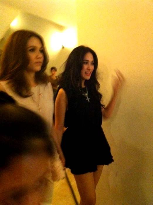 ชมพู่  พลอย  จูงมือสยบข่าวเกาเหลา