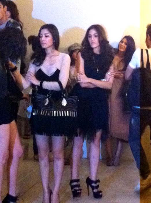 ชมพู่  พลอย  จูงมือสยบข่าวเกาเหลา