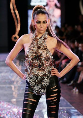 มิน พีชญา เดินแบบ