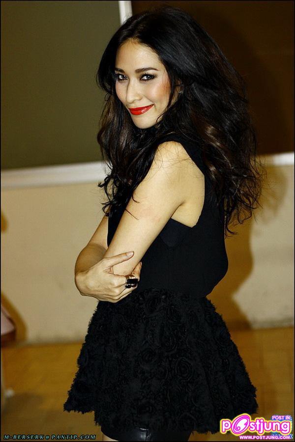 พลอย เฌอมาลย์ @Second Floor, Park Lane Ekamai