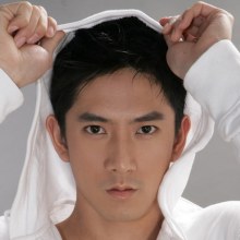 หล่อประชัน