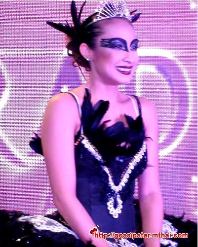 แคท สวยสง่าแบบดุ