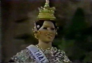 ชุดประจำชาติไทย บนเวทีนางงามจักรวาล แต่ละปี