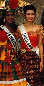 ชุดประจำชาติไทย บนเวทีนางงามจักรวาล แต่ละปี