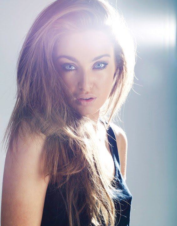 Rozanna Purcell จาก IRELAND ตัวเต็ง MU 2 O 1 O