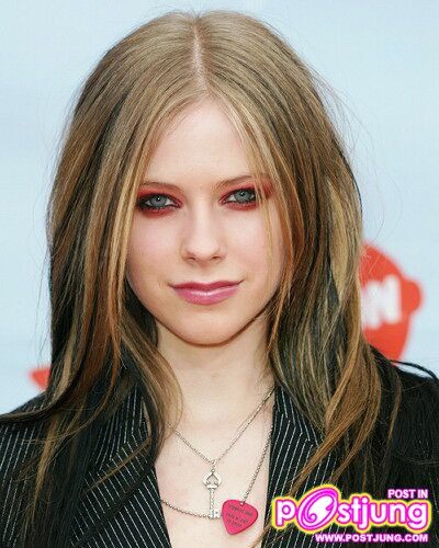 Avril Lavigne :]