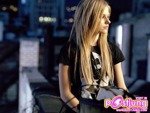 Avril Lavigne :]