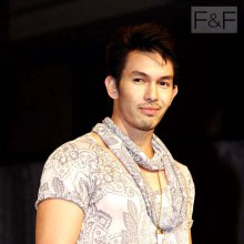 AUM อธิชาติ เดินแบบเสื้อผ้า F&F