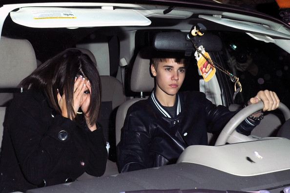 Justin Bieber ฉลองวันเกิดกับแฟน Selena Gomez แต่ดูจะหลบนักข่าวกันน่าดูเลย