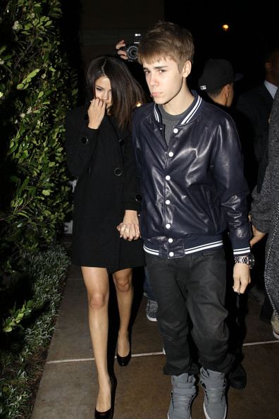 Justin Bieber ฉลองวันเกิดกับแฟน Selena Gomez แต่ดูจะหลบนักข่าวกันน่าดูเลย