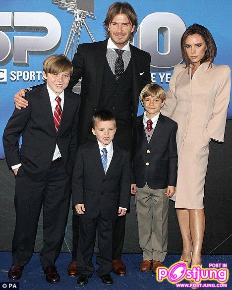 รูปครอบครัวตอนออกงานแห่งปี 2011