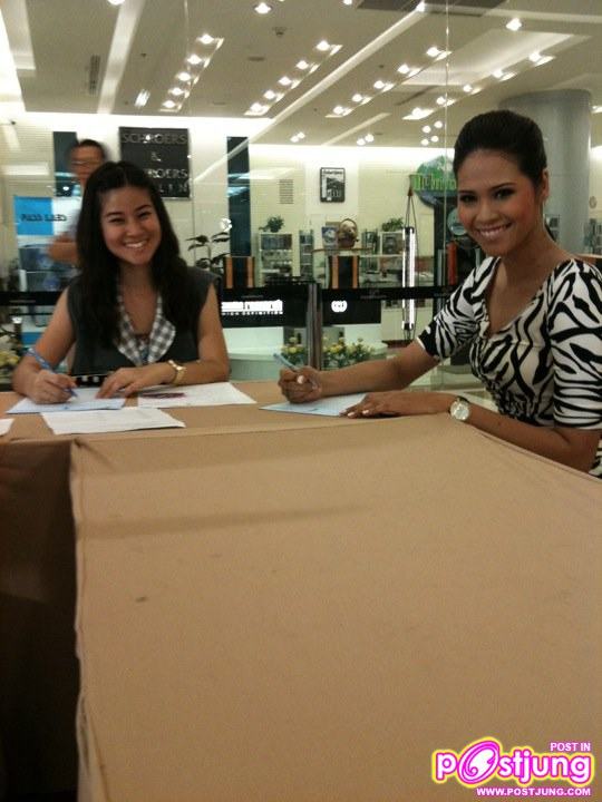 สาวชุดม้าลายวันนี้รำโชว์กลางห้างเลย สูง 175