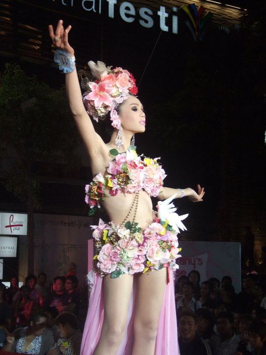 มิสทิฟฟานี่ 2011 จะประกวดเมื่อไหร่