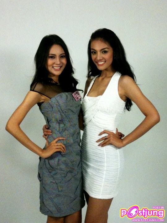 สองสาววันนี้สวยมาก  ซ้าย น้ำหนึ่ง หนึ่งนุช จันทร์ตรี ขวา ปลา ปรภัสสร ศิษย์ดำรง