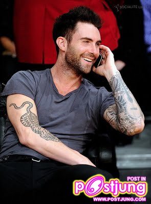 Adam Levine แห่งวง Maroon 5 เจ้าค่ะ