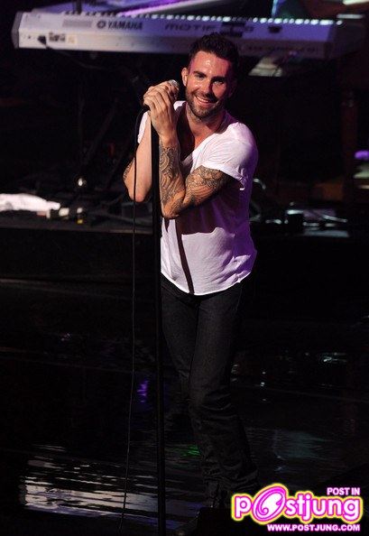Adam Levine แห่งวง Maroon 5 เจ้าค่ะ