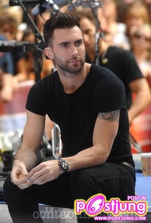 Adam Levine แห่งวง Maroon 5 เจ้าค่ะ