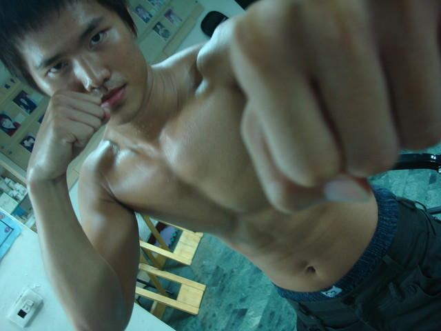 หนุ่มตี๋ครับ