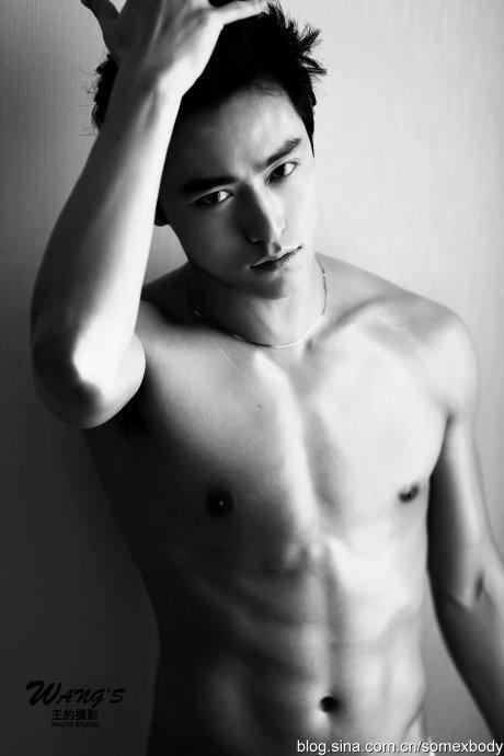 หนุ่มตี๋ครับ