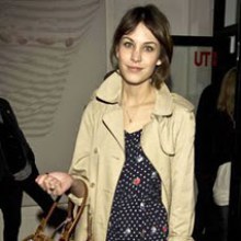 Alexa Chung ใครไม่รู้จักเธอถือว่าเชย!