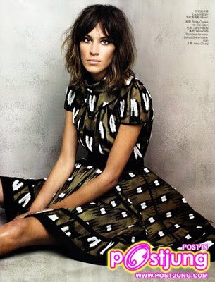 Alexa Chung ใครไม่รู้จักเธอถือว่าเชย!