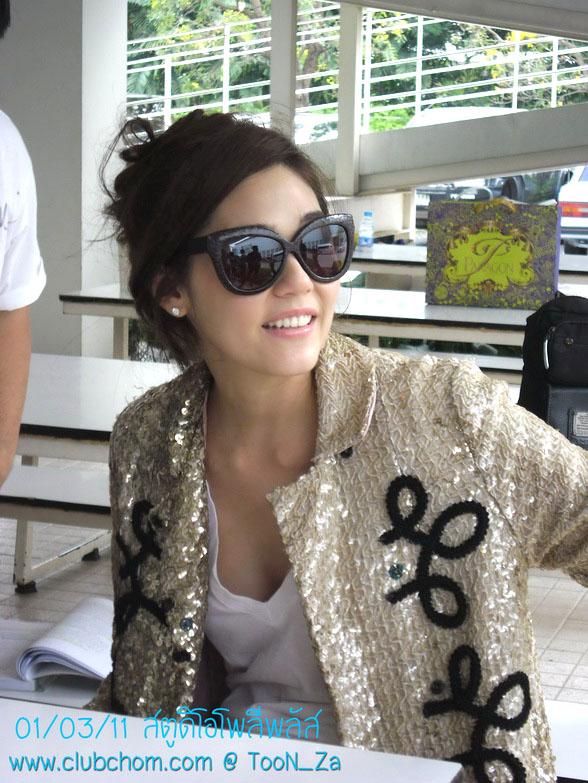 ชมพู่ อารยา ก่อนอัดรายการราตรีสโมสร