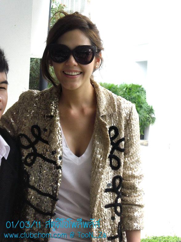 ชมพู่ อารยา ก่อนอัดรายการราตรีสโมสร