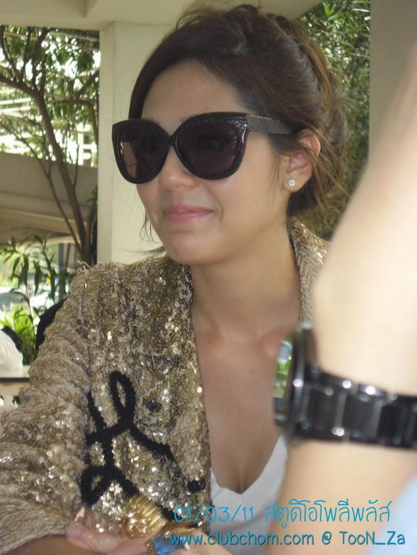 ชมพู่ อารยา ก่อนอัดรายการราตรีสโมสร