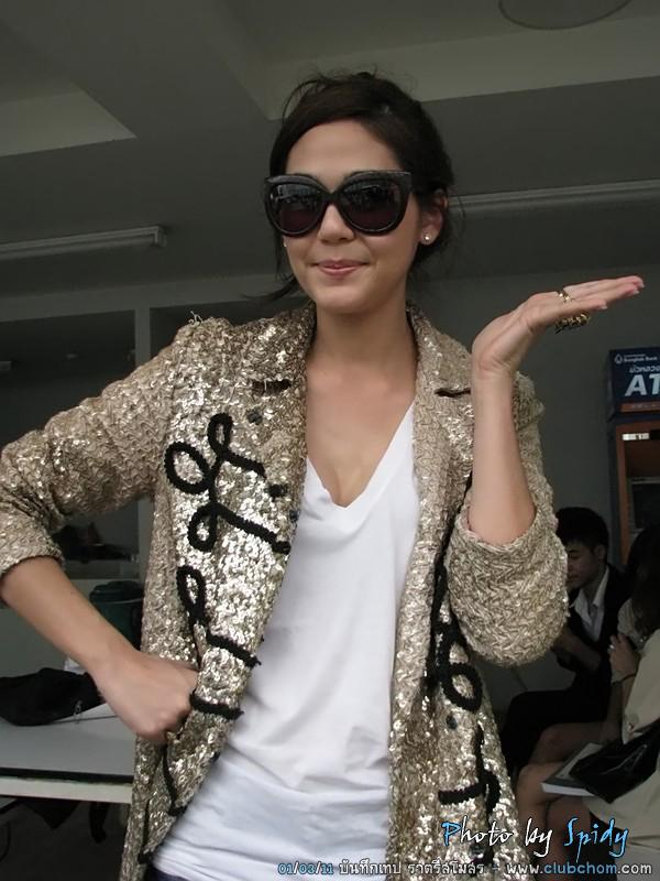 ชมพู่ อารยา ก่อนอัดรายการราตรีสโมสร