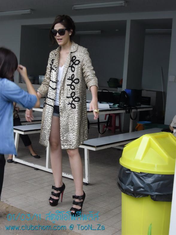 ชมพู่ อารยา ก่อนอัดรายการราตรีสโมสร