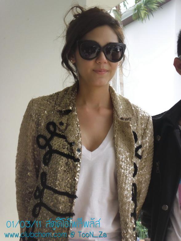 ชมพู่ อารยา ก่อนอัดรายการราตรีสโมสร