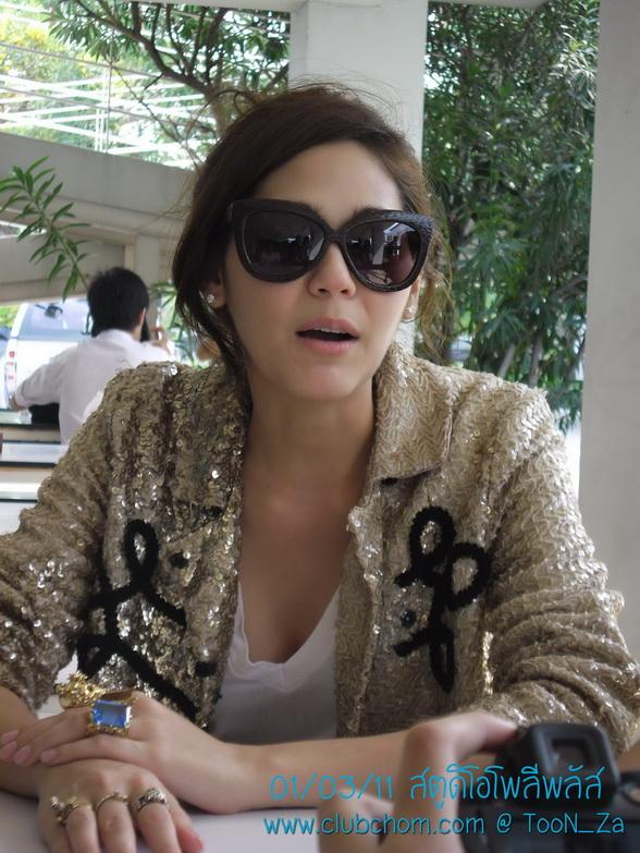 ชมพู่ อารยา ก่อนอัดรายการราตรีสโมสร