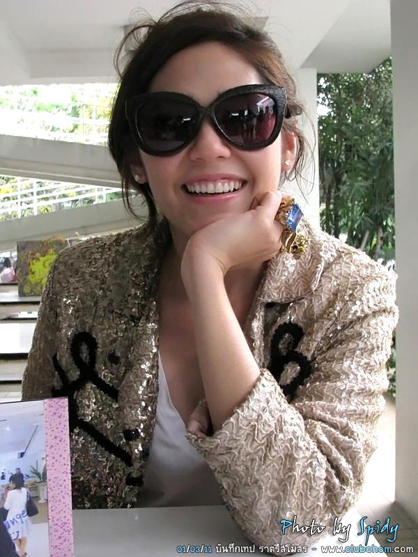 ชมพู่ อารยา ก่อนอัดรายการราตรีสโมสร