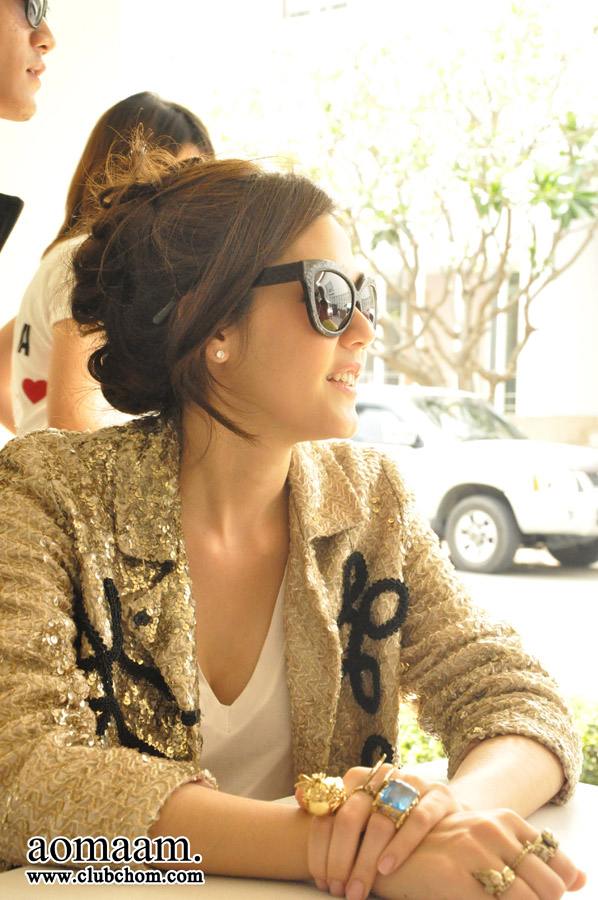 ชมพู่ อารยา ก่อนอัดรายการราตรีสโมสร