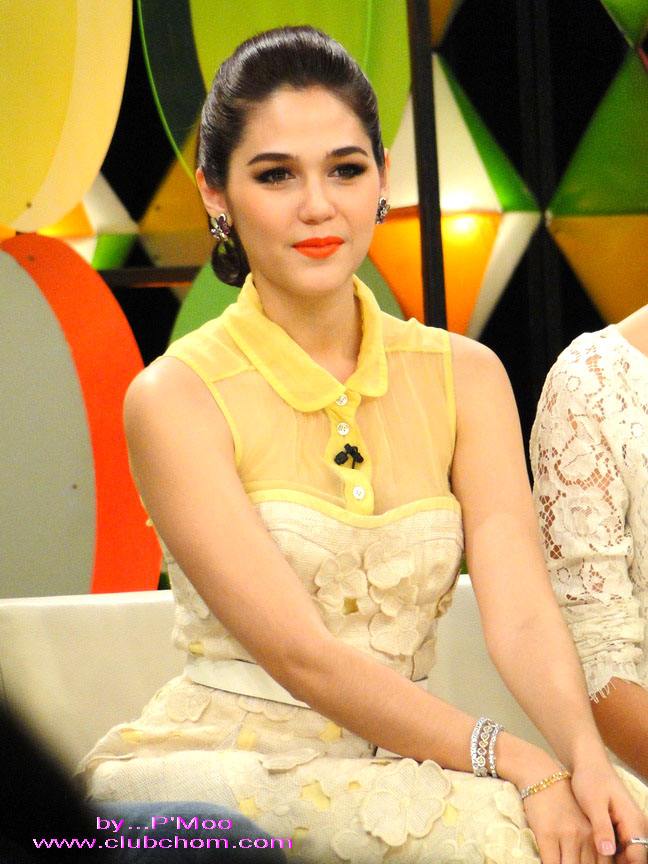 ชมพู่ อารยา ในรายการราตรีสโมสร สวยมากๆ