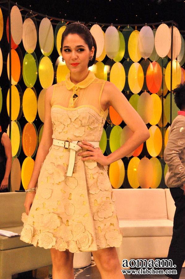 ชมพู่ อารยา ในรายการราตรีสโมสร สวยมากๆ