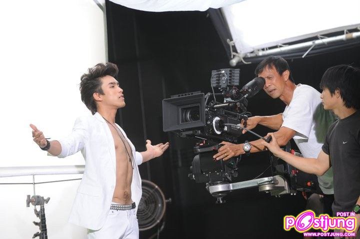 ณเดชน์..ภาพเบื้องหลังถ่ายโฆษณา 12 Plus แป้งเย็น เอ็กซ์ตร้า คูล แอนตี้แบคทีเรีย
