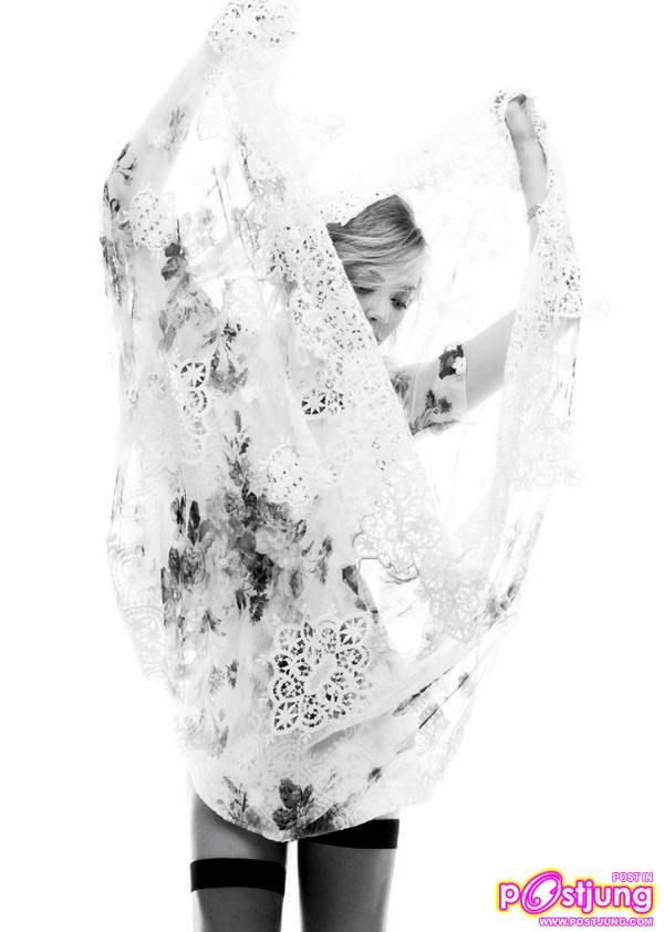 Amanda Seyfried @Interview Magazine March 2011