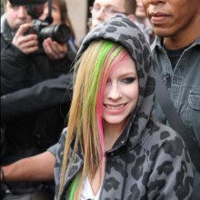 Avril Lavigne กับ ทรงผมใหม่เจ้าค่ะ