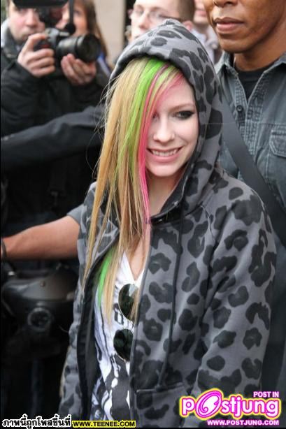 Avril Lavigne กับ ทรงผมใหม่เจ้าค่ะ